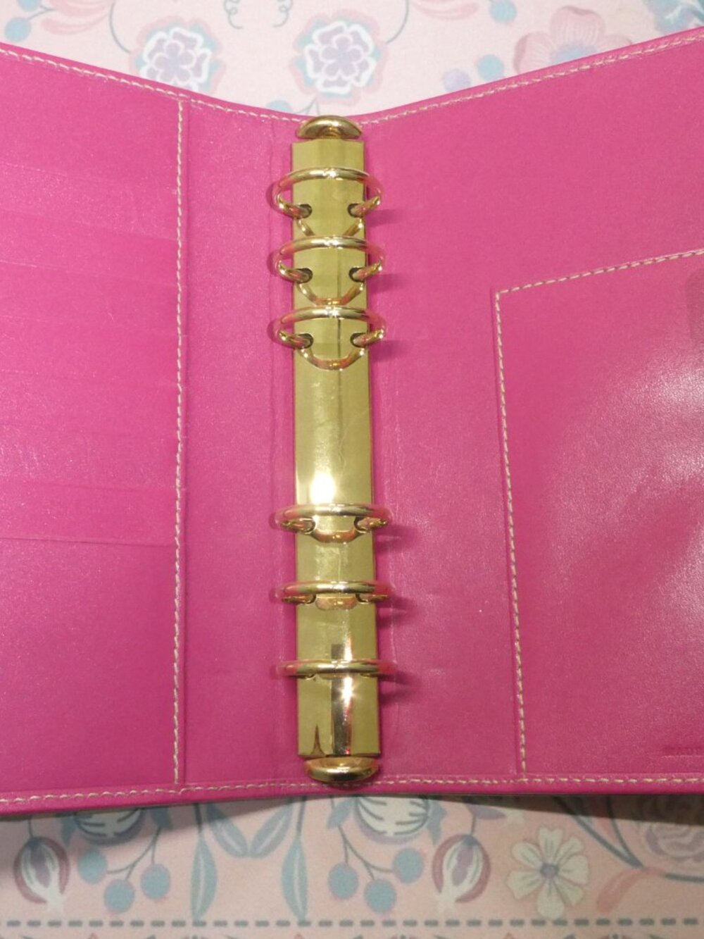 Kate Spade *RARE* Gold Planner - Picture 6 of 14
